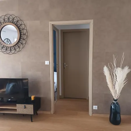 T2 Centre Ville, Soulages, Amphitheatre - Wifi Clim Balcon Parking *