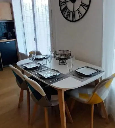 T2 Centre Ville, Soulages, Amphitheatre - Wifi Clim Balcon Parking *