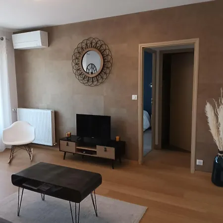 T2 Centre Ville, Soulages, Amphitheatre - Wifi Clim Balcon Parking *