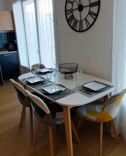 T2 Centre Ville, Soulages, Amphitheatre - Wifi Clim Balcon Parking *