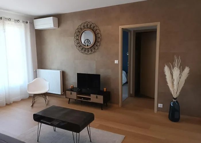 T2 Centre Ville, Soulages, Amphitheatre - Wifi Clim Balcon Parking *